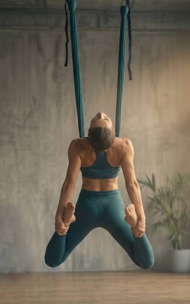 Classes-Aerial-Advanced-yoga-studio-xaidari